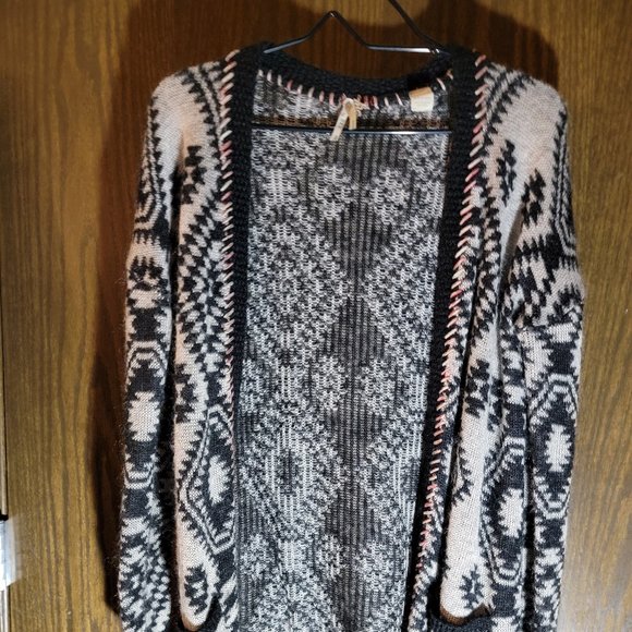 BKE Boho Chic Black and White Whip Stitched Lace Trim Geometric Cardigan Small - Picture 1 of 14
